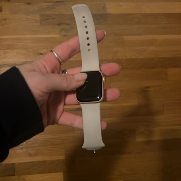 Apple Watch SE (1st generation) Aluminum 40M - Picture 4 of 4